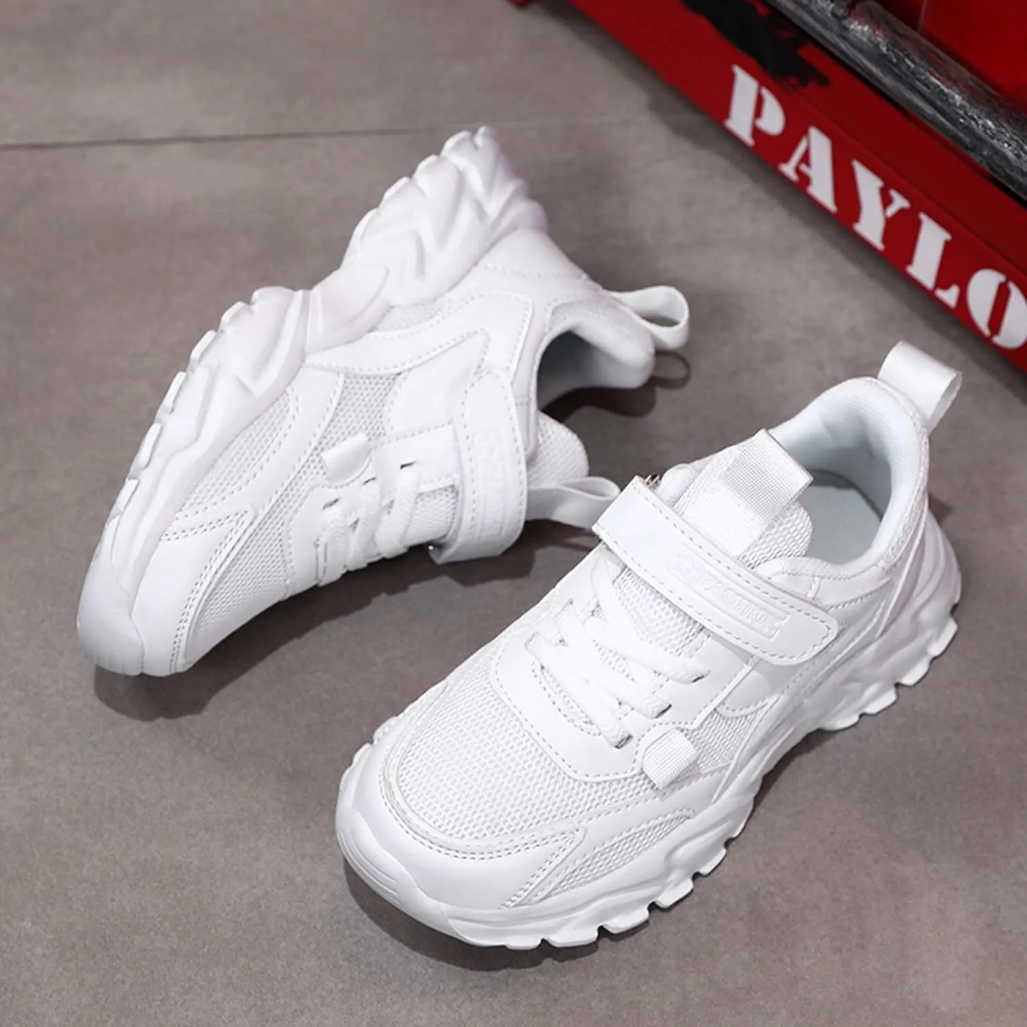 Boys Girls Basketball Shoes Breathable Sneakers Non-slip Training Running Shoes Comfortable Soft Bottom Sports Casual Tennis Badminton Shoes Outdoor Casual Walking Shoes