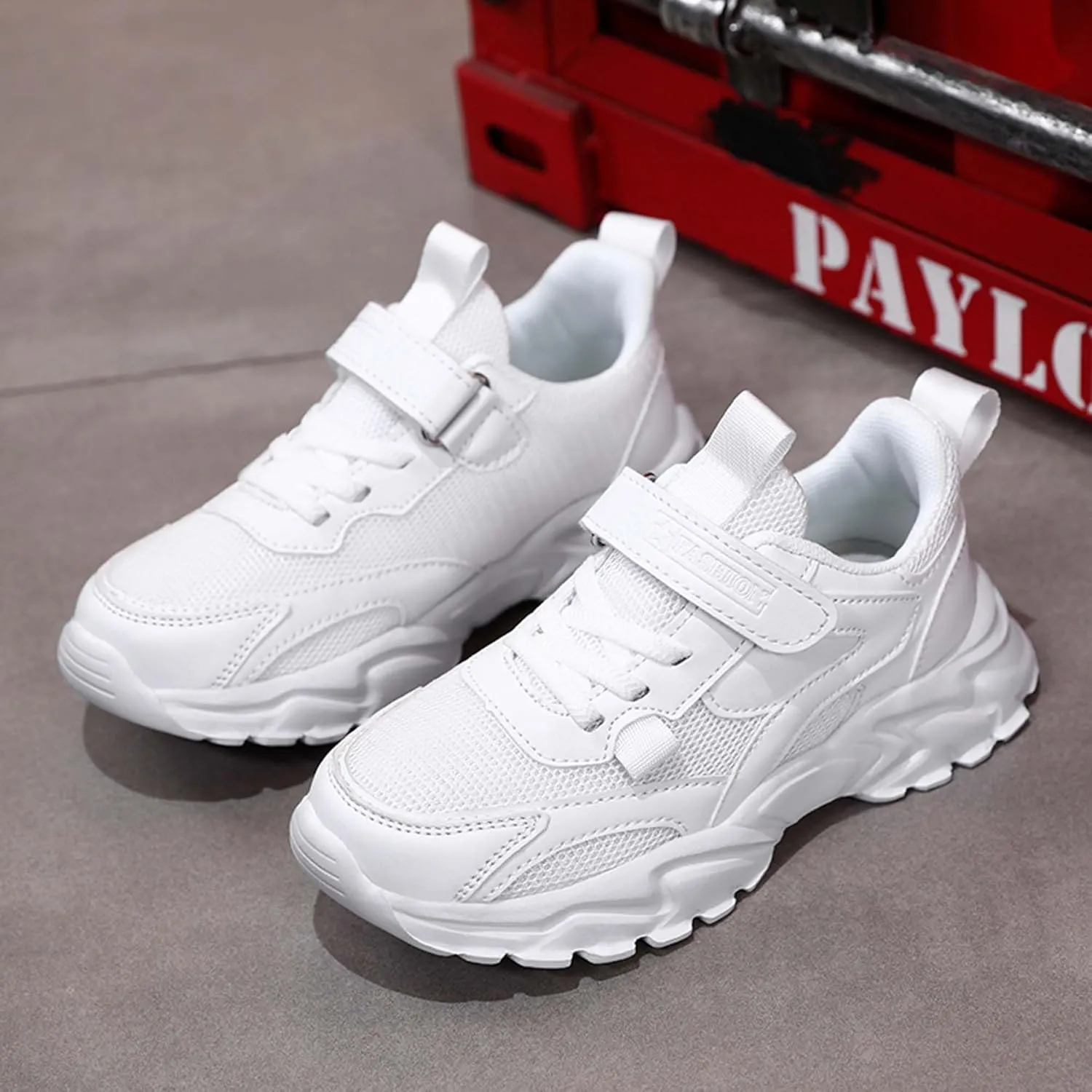 Boys Girls Basketball Shoes Breathable Sneakers Non-slip Training Running Shoes Comfortable Soft Bottom Sports Casual Tennis Badminton Shoes Outdoor Casual Walking Shoes