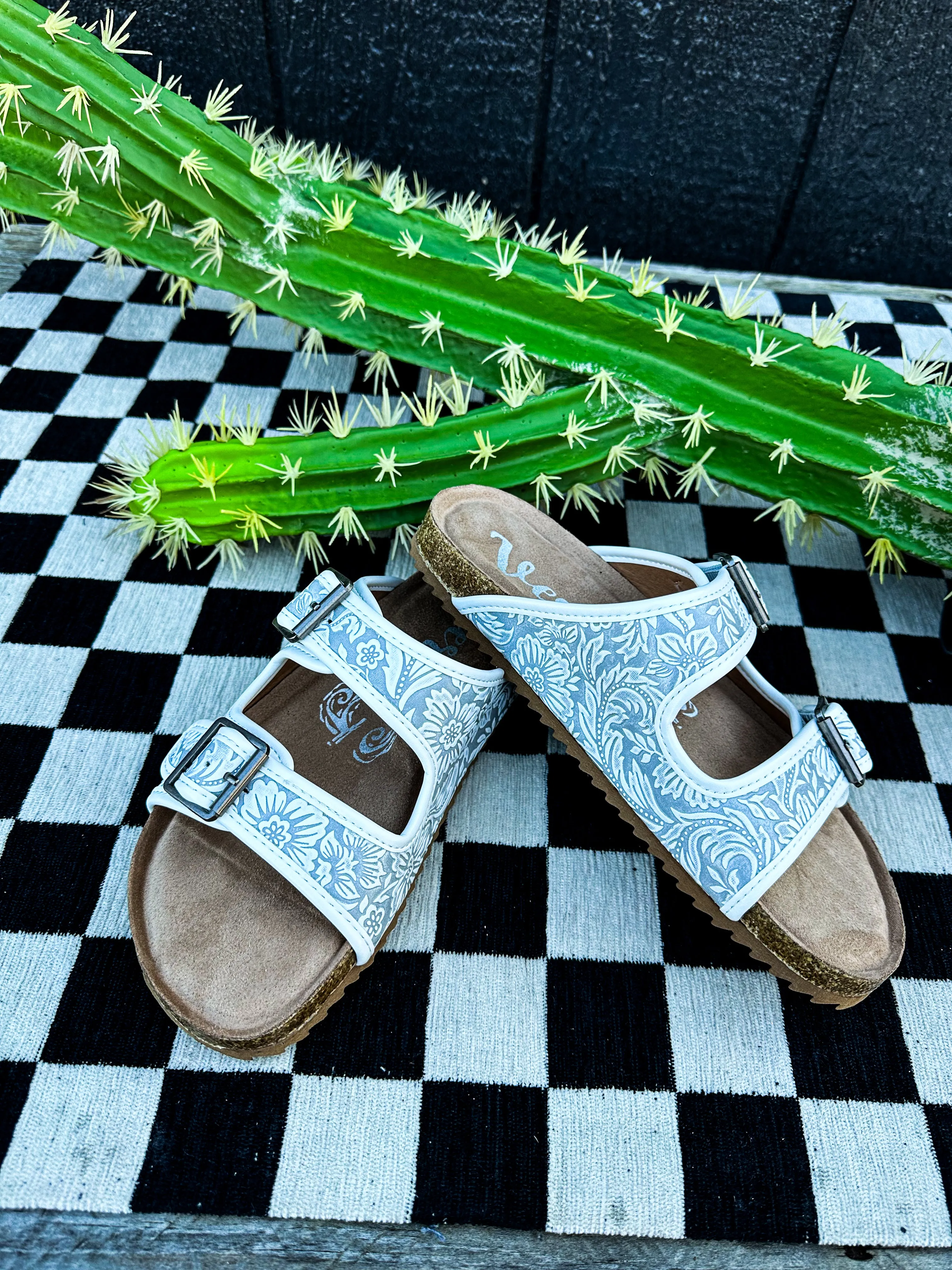 Tooled Time Sandal- White grey