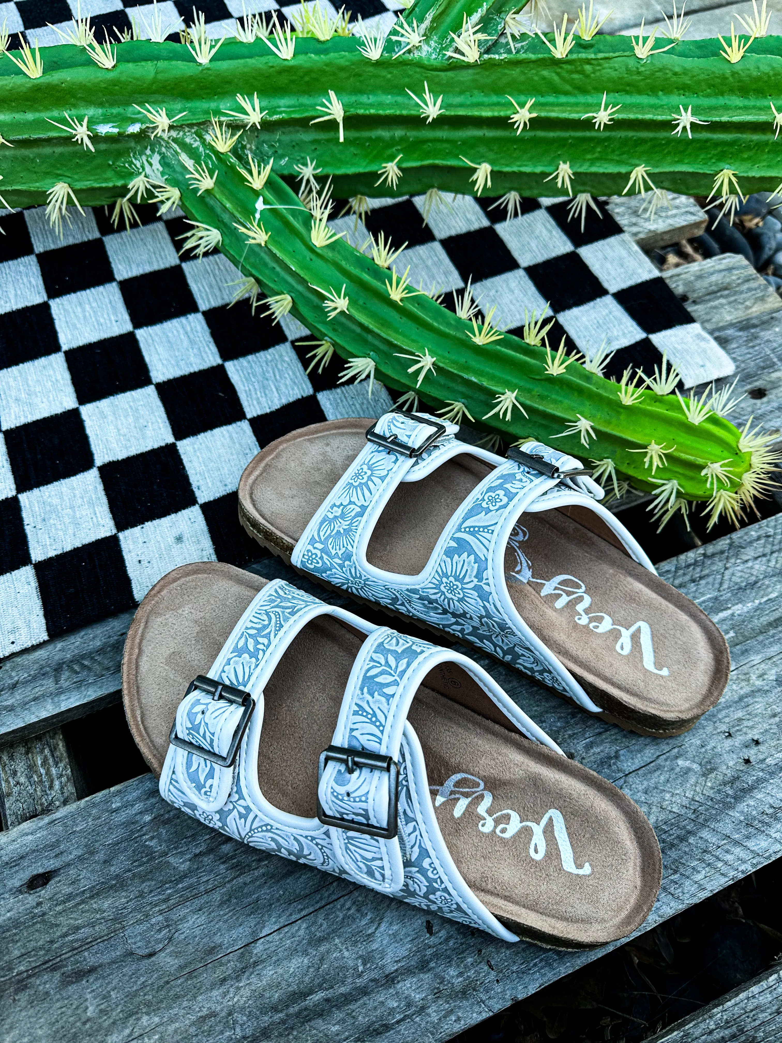 Tooled Time Sandal- White grey