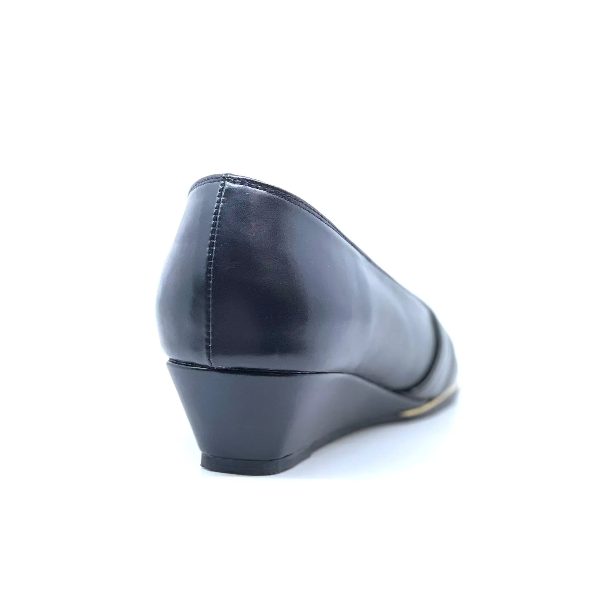 Yazmin Wedge